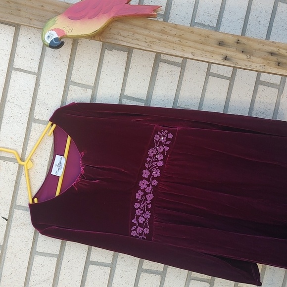Rare Editions Velvet Dress in Burgundy with Floral Detail - Picture 6 of 10